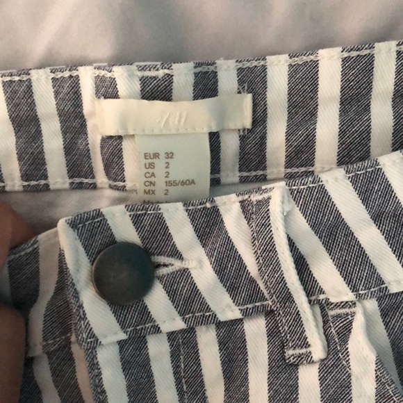 Striped jean shorts - Picture 3 of 3